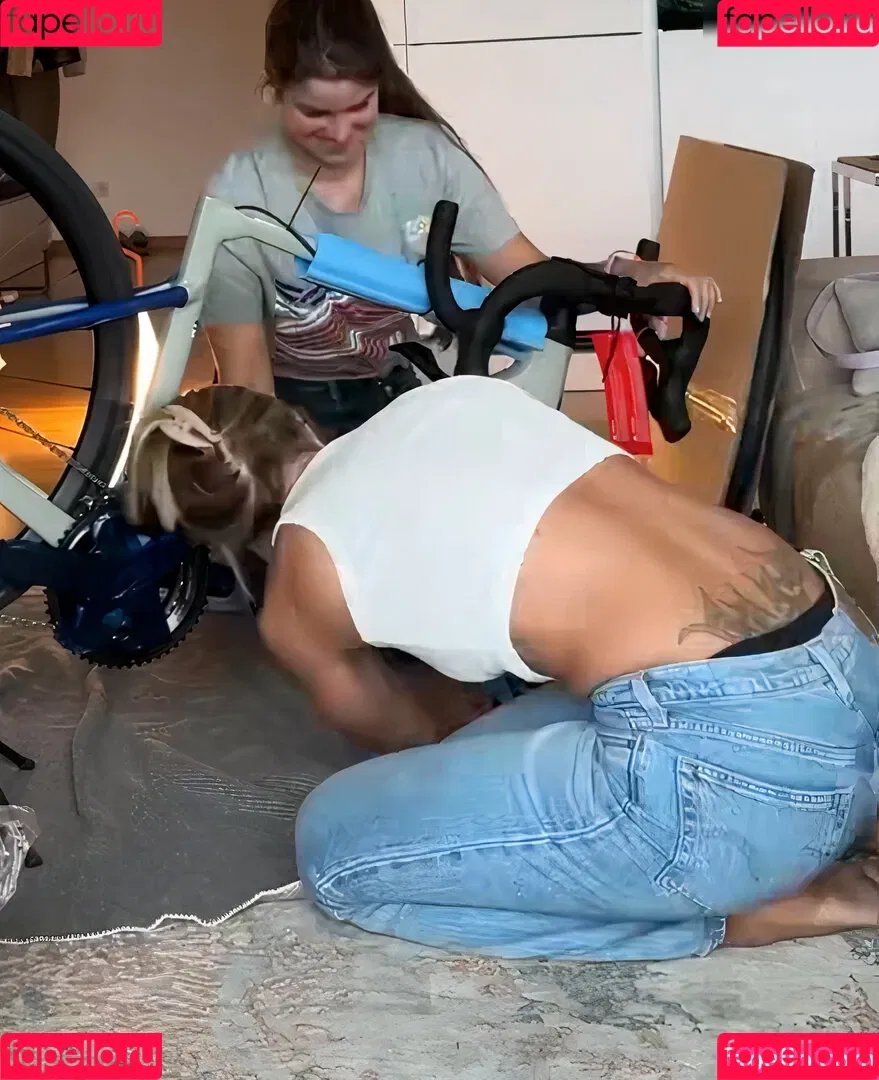 Adrienne Koleszar Onlyfans Photo Gallery 