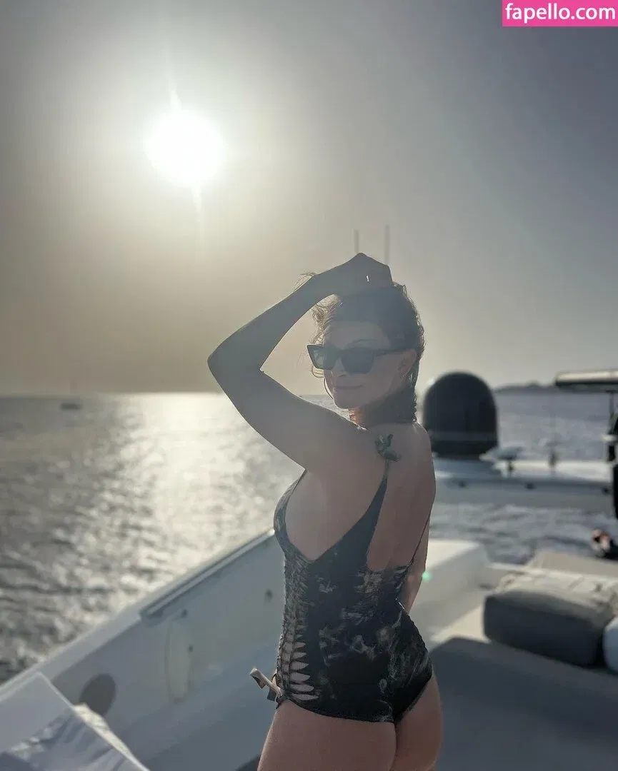 Jana Schölermann Onlyfans Photo Gallery 