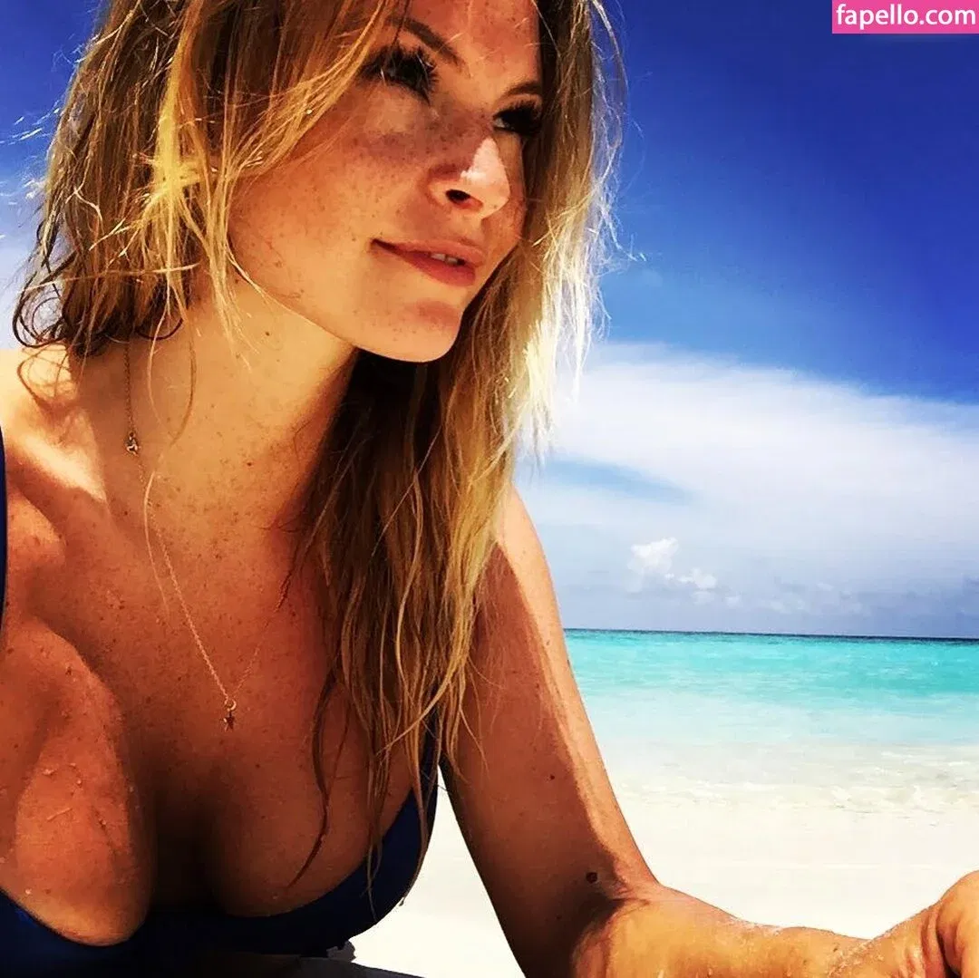 Jana Schölermann Onlyfans Photo Gallery 