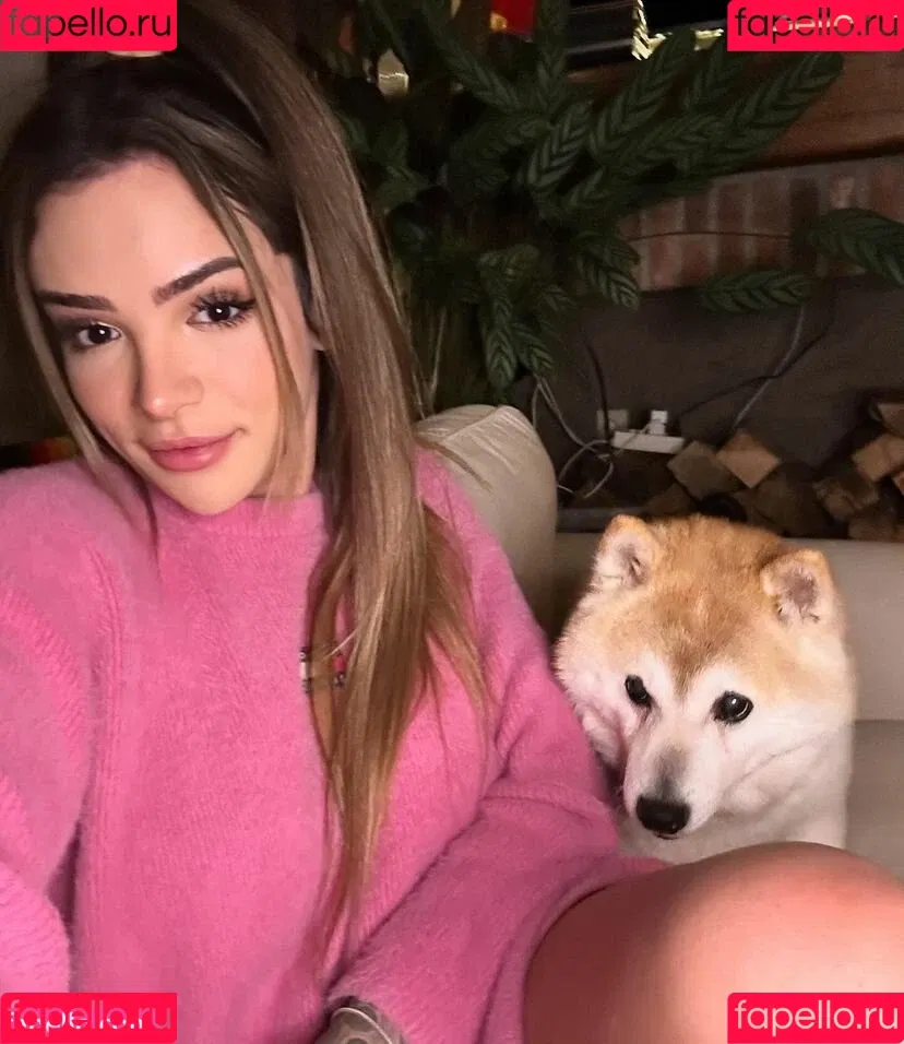 Raphaela Onlyfans Photo Gallery 