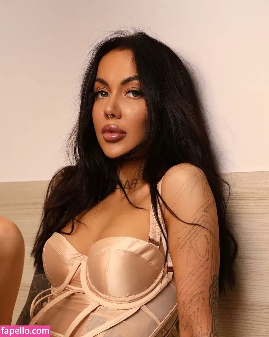 Luuly Onlyfans Photo Gallery 