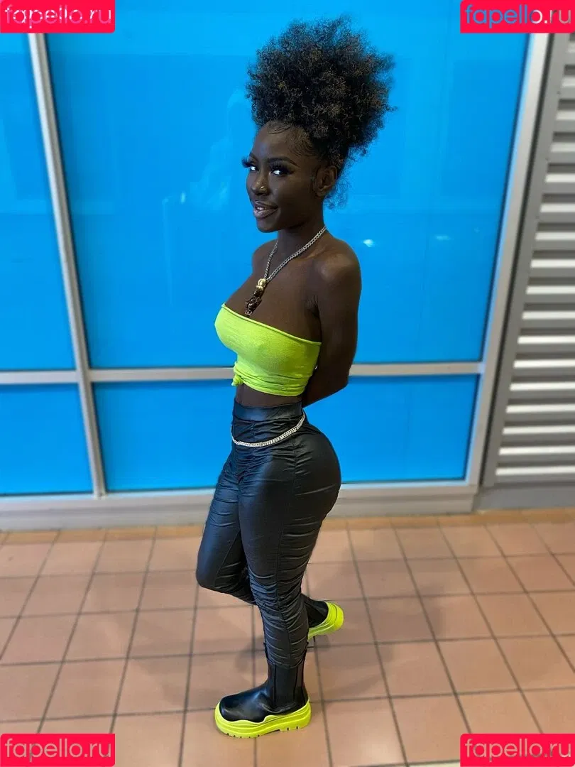 Lazelle Doll Onlyfans Photo Gallery 