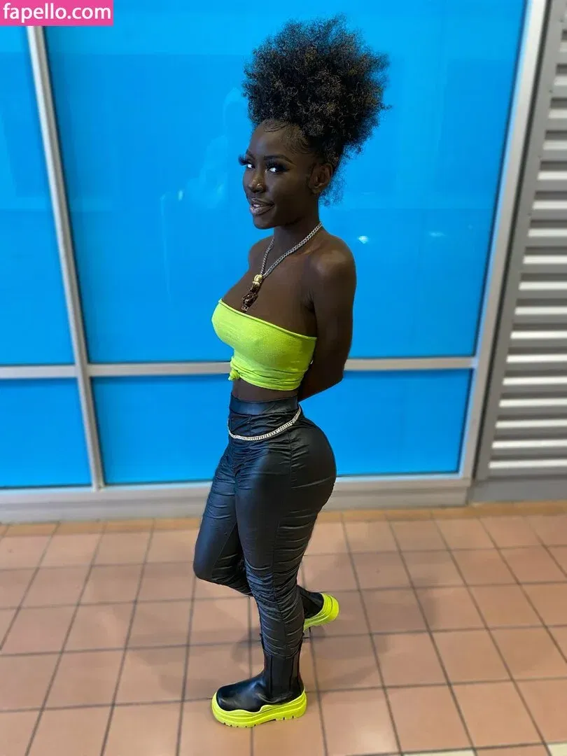 Lazelle Doll Onlyfans Photo Gallery 