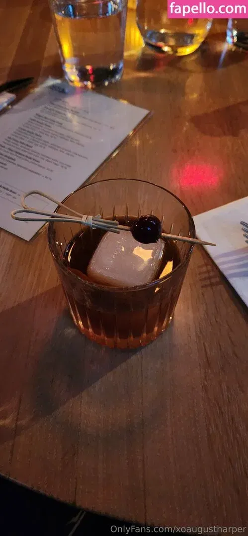 xoaugustharper Onlyfans Photo Gallery 