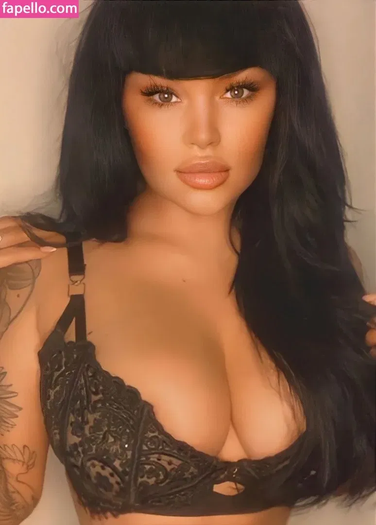 Nicole Tyson Onlyfans Photo Gallery 