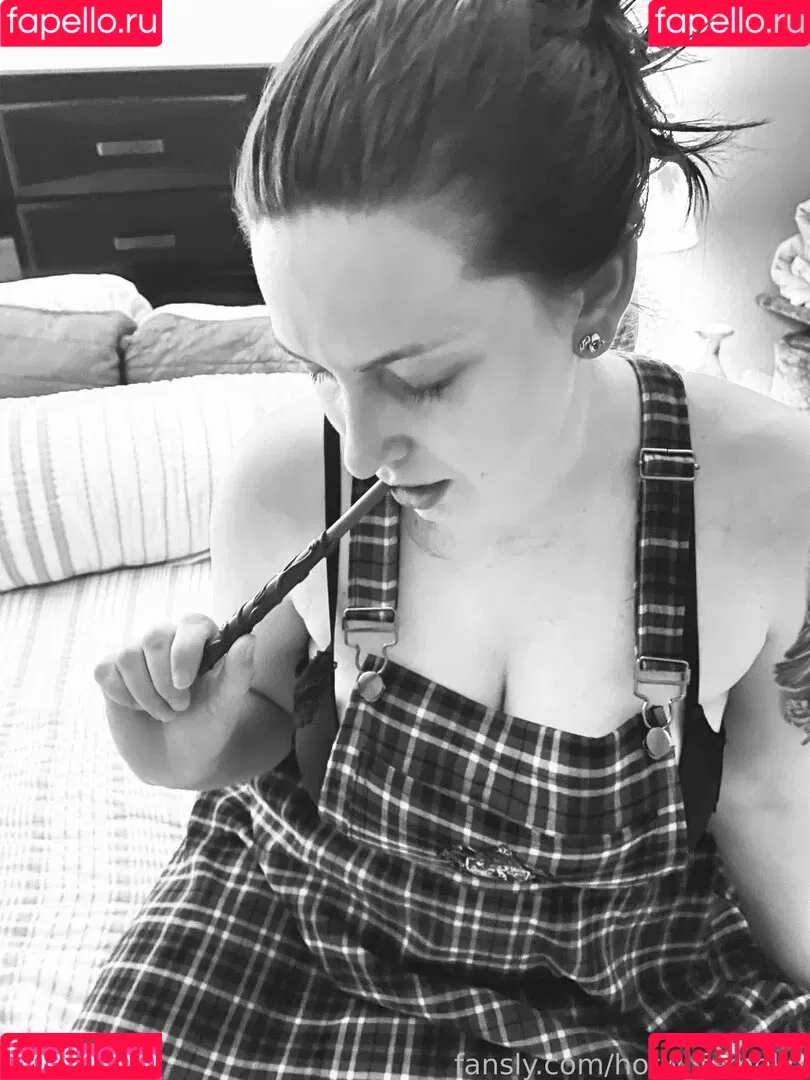 hotwiifemello Onlyfans Photo Gallery 