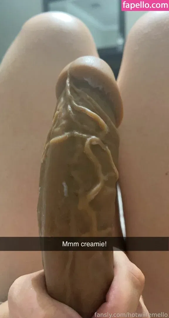 hotwiifemello Onlyfans Photo Gallery 