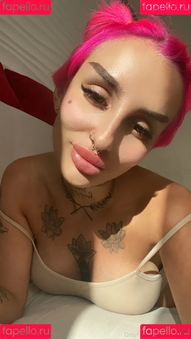 arielgratis Onlyfans Photo Gallery 