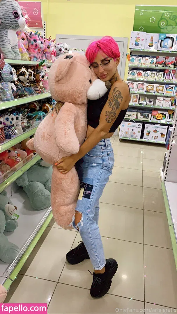 arielgratis Onlyfans Photo Gallery 