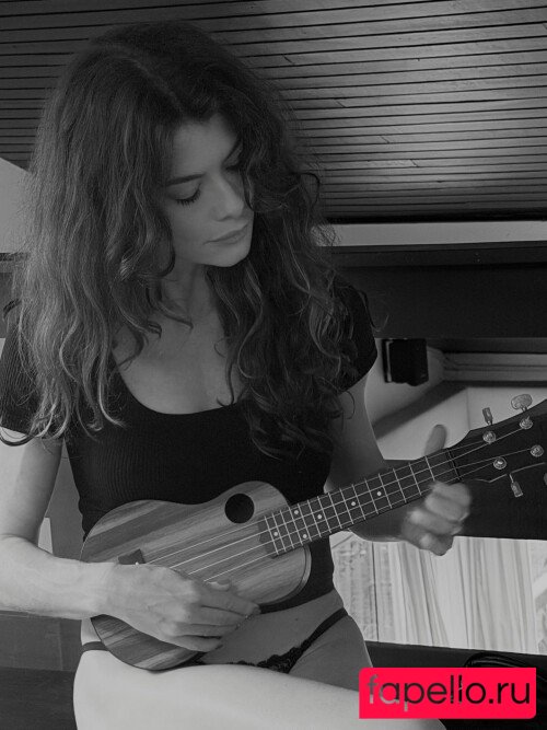 Alinne Moraes Nude Onlyfans Photo 38
