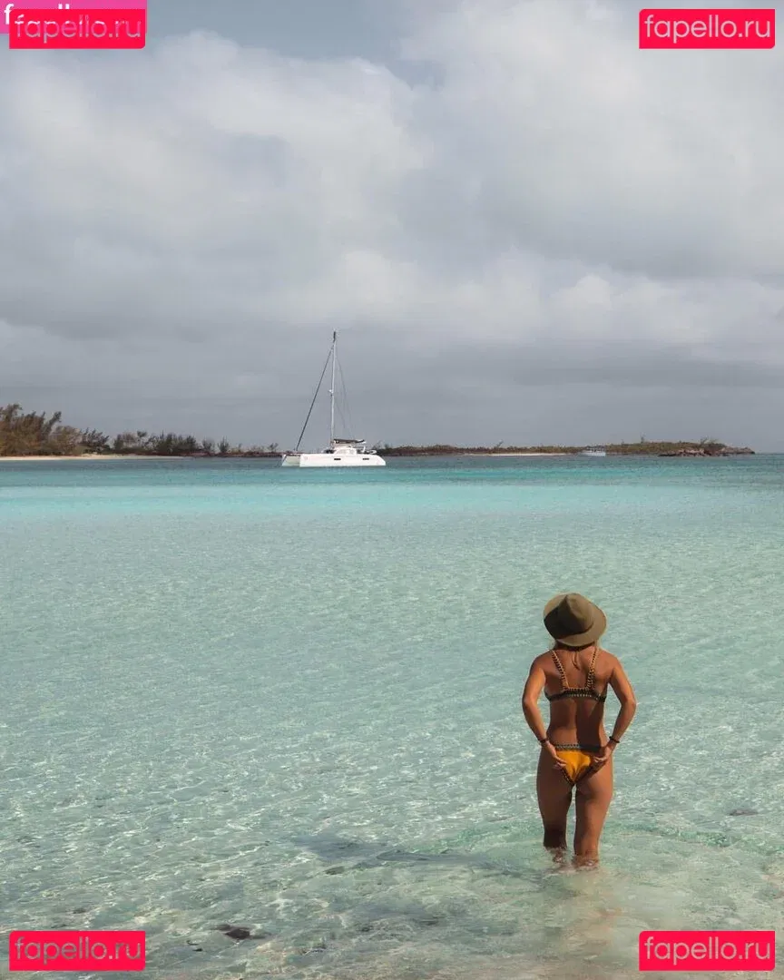 Elayna Carausu Onlyfans Photo Gallery 