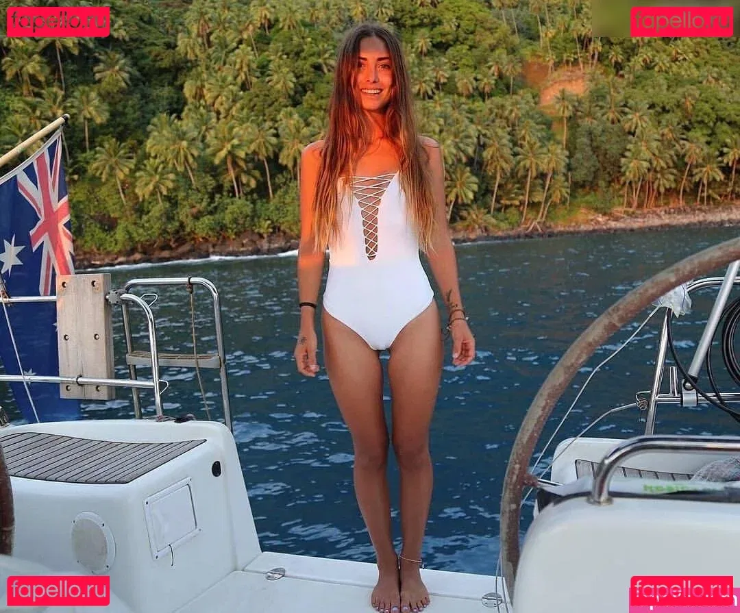 Elayna Carausu Onlyfans Photo Gallery 