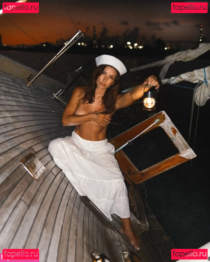 Elayna Carausu Onlyfans Photo Gallery 