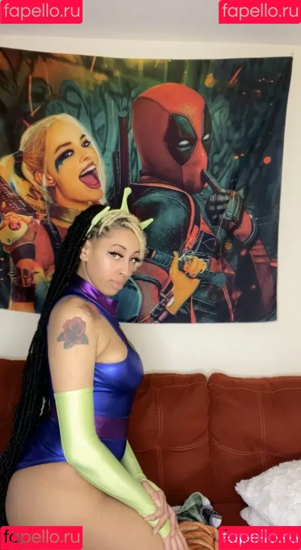 berryatnight Onlyfans Photo Gallery 