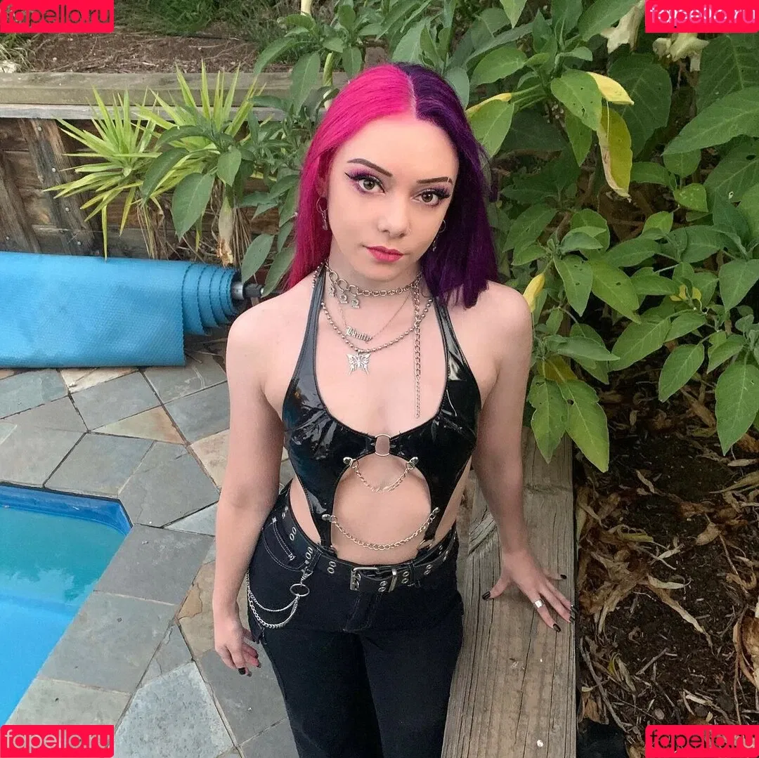 2bratty Onlyfans Photo Gallery 