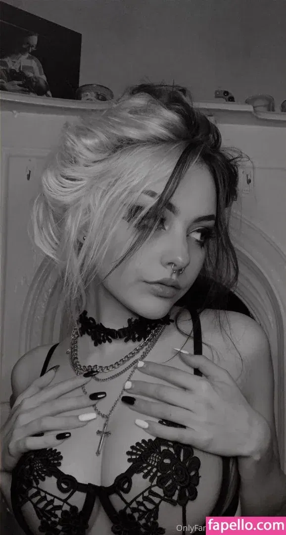 b4mb1_777 Onlyfans Photo Gallery 