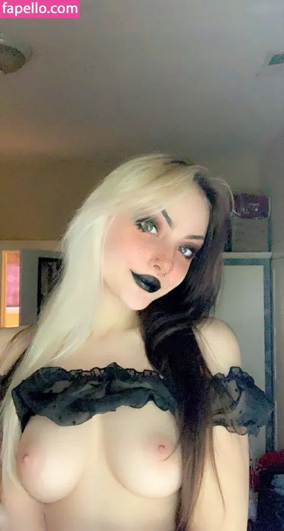 b4mb1_777 Onlyfans Photo Gallery 