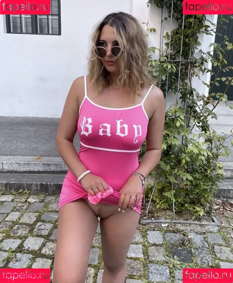 Lena.Louu Onlyfans Photo Gallery 