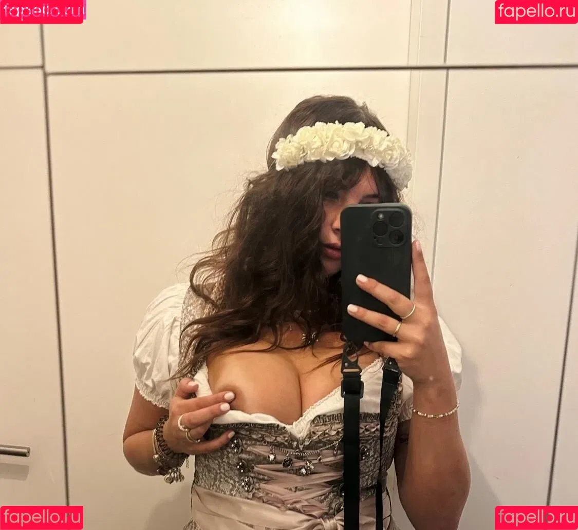 Lena.Louu Onlyfans Photo Gallery 
