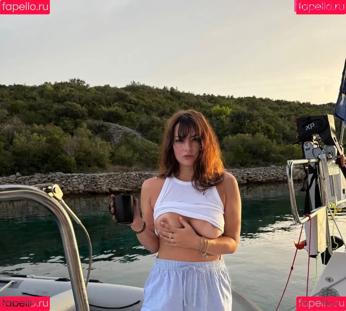 Lena.Louu Onlyfans Photo Gallery 