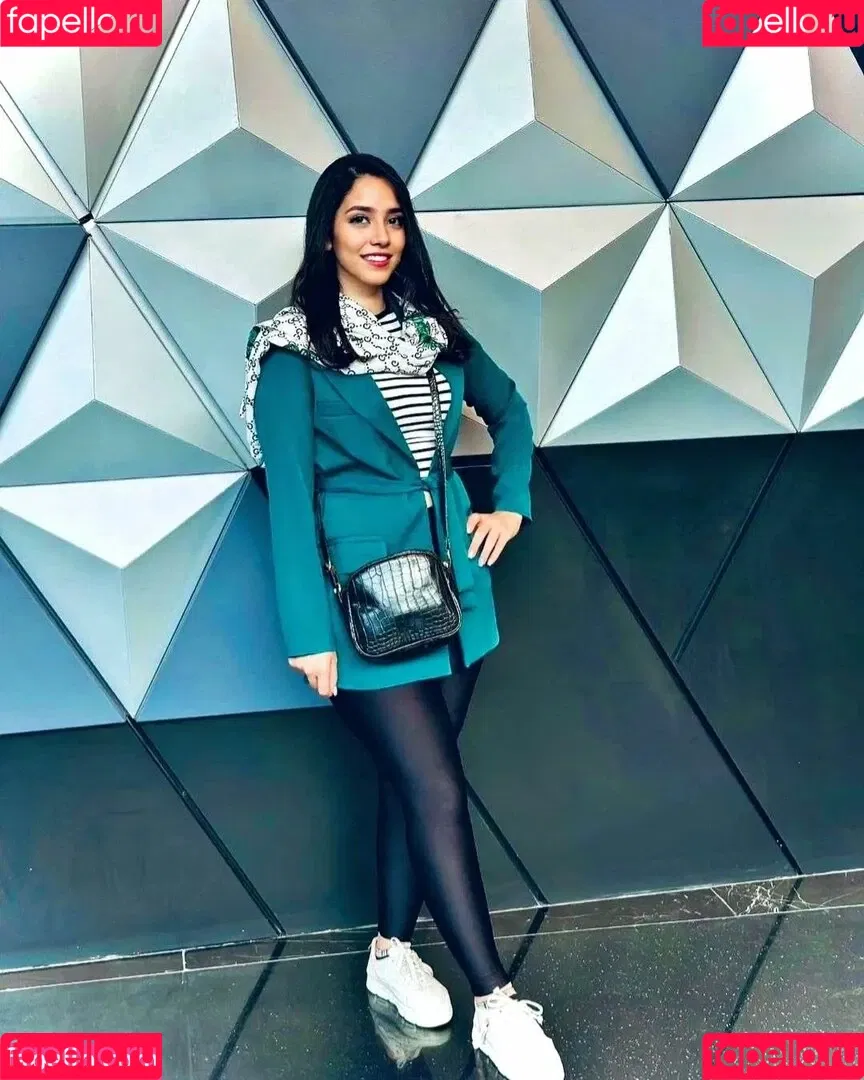 Parya_per Onlyfans Photo Gallery 
