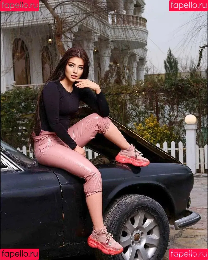 Parya_per Onlyfans Photo Gallery 