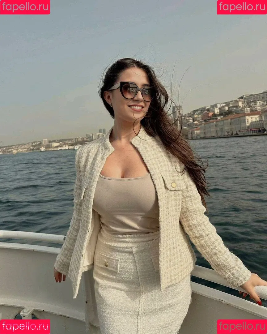 Parya_per Onlyfans Photo Gallery 