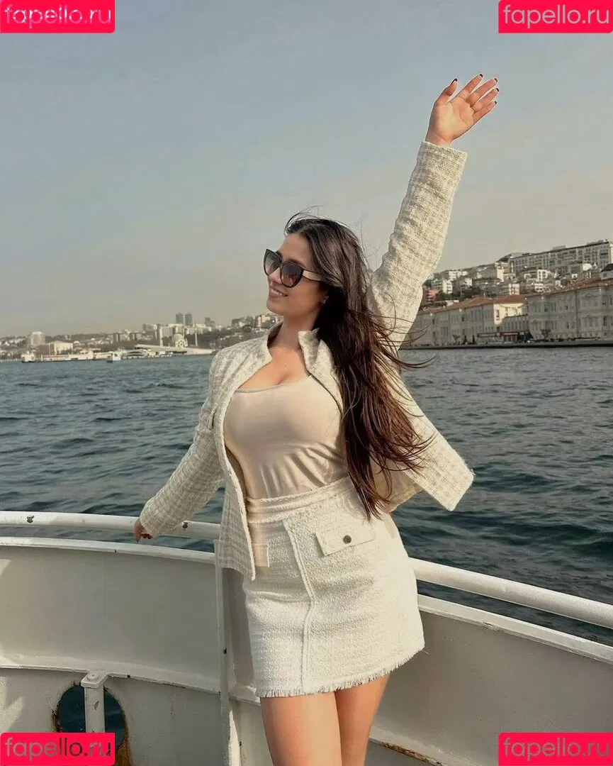 Parya_per Onlyfans Photo Gallery 
