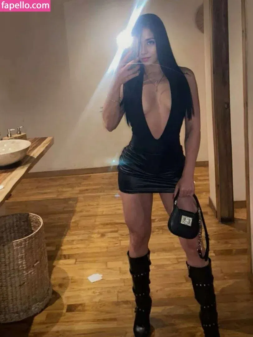 Parya_per Onlyfans Photo Gallery 