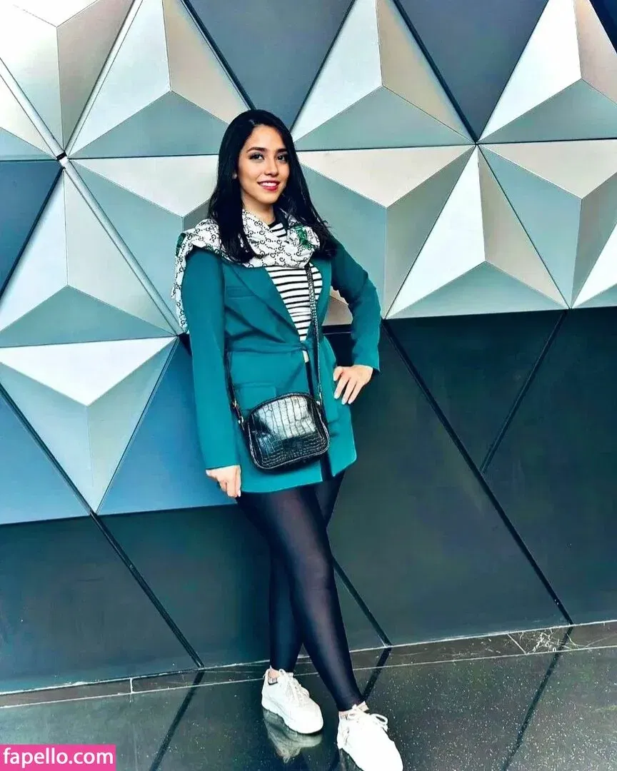 Parya_per Onlyfans Photo Gallery 