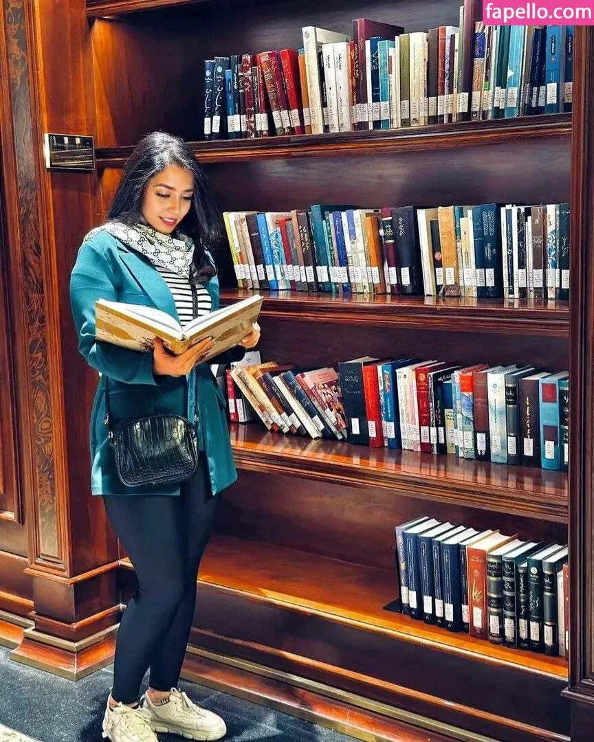 Parya_per Onlyfans Photo Gallery 