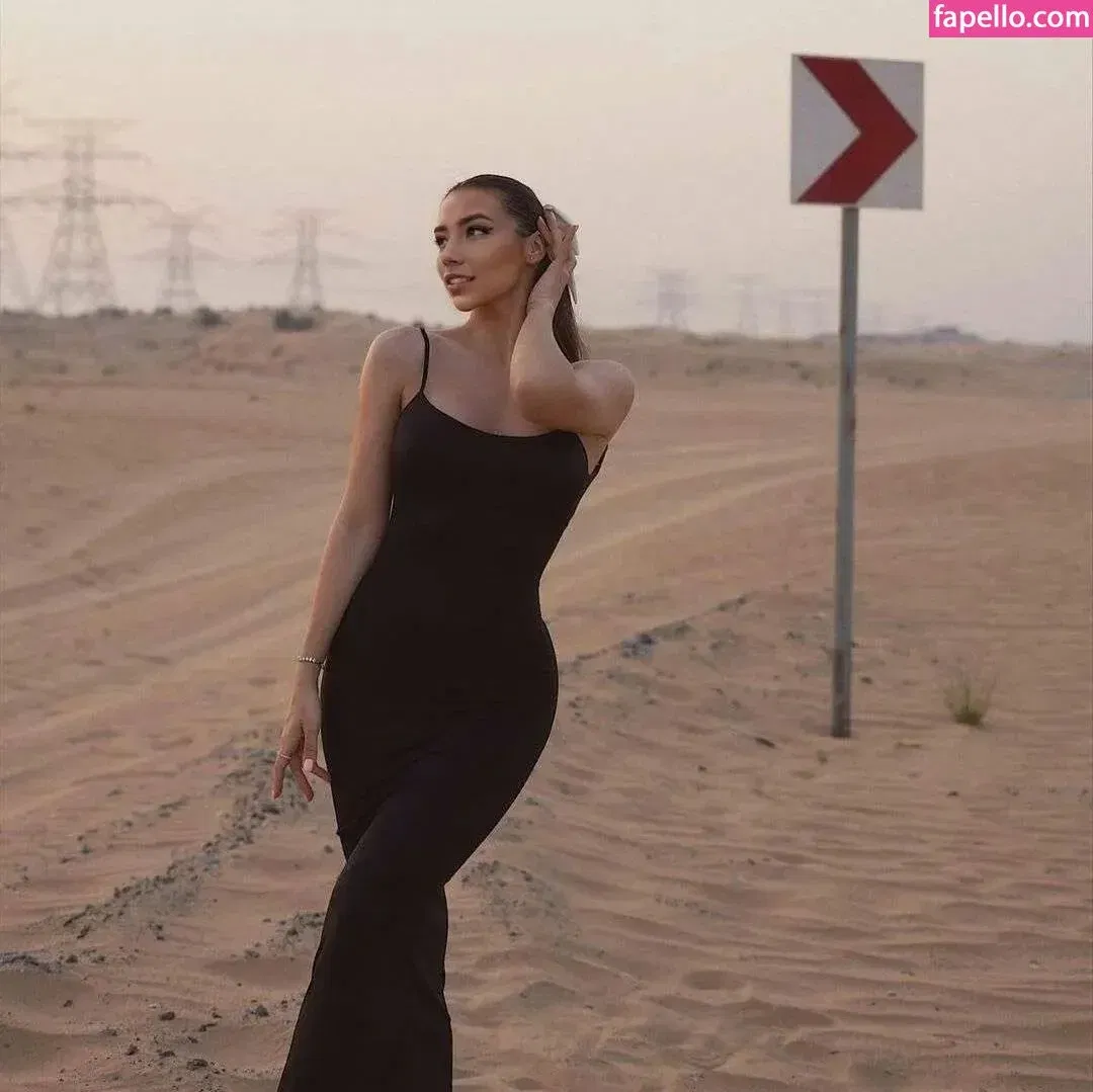 Parya_per Onlyfans Photo Gallery 