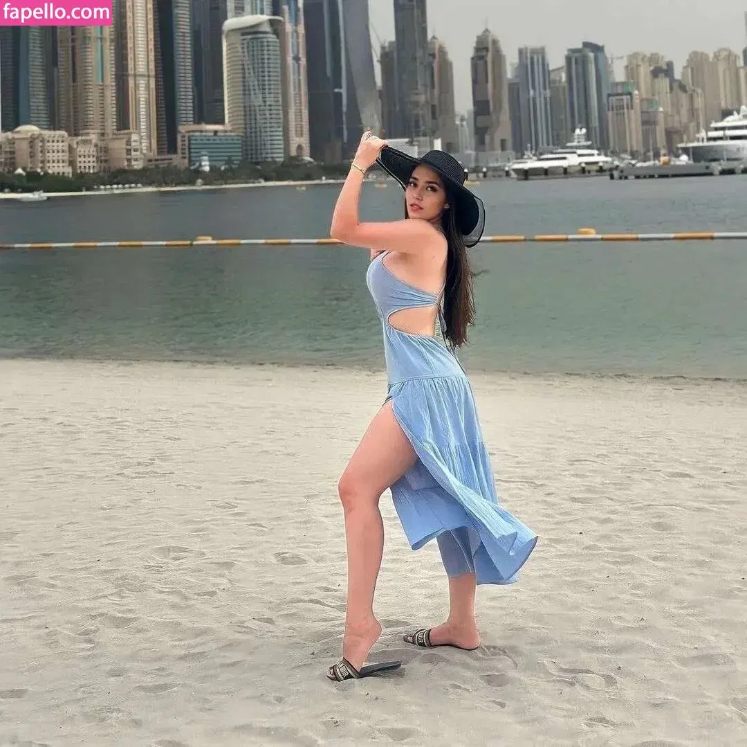 Parya_per Onlyfans Photo Gallery 