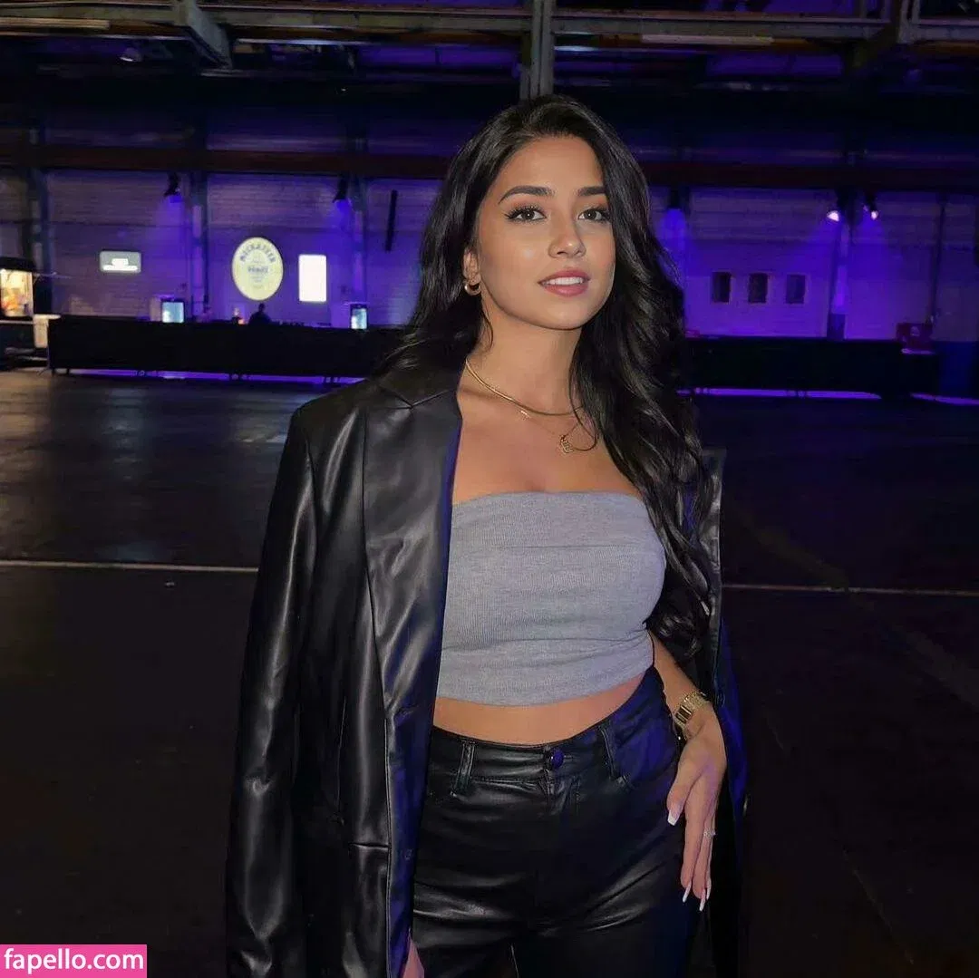 Parya_per Onlyfans Photo Gallery 