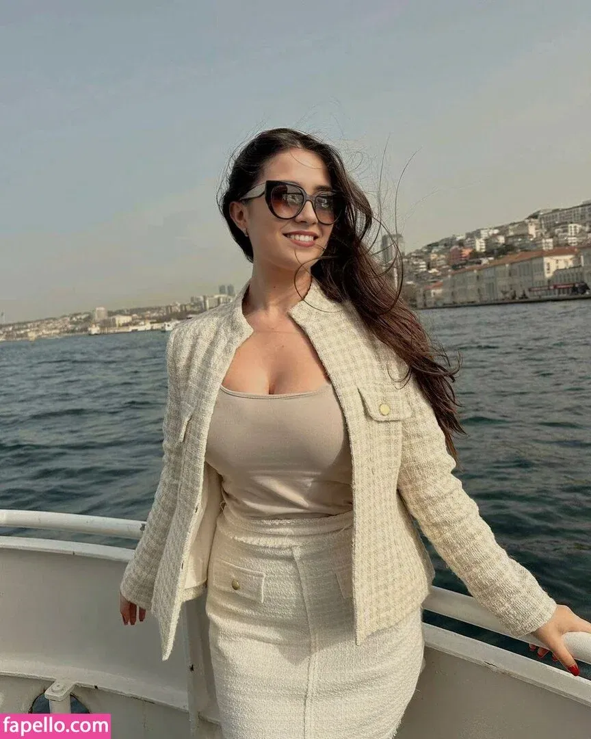 Parya_per Onlyfans Photo Gallery 