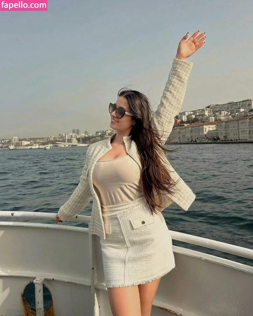 Parya_per Onlyfans Photo Gallery 