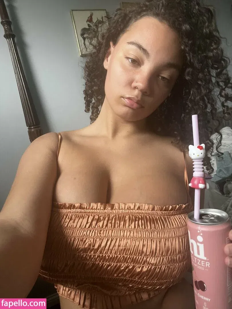 lilllyyy242 Onlyfans Photo Gallery 