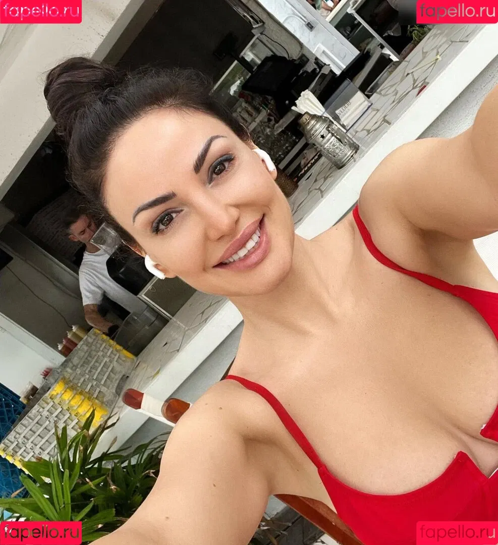 Bleona Qereti Onlyfans Photo Gallery 