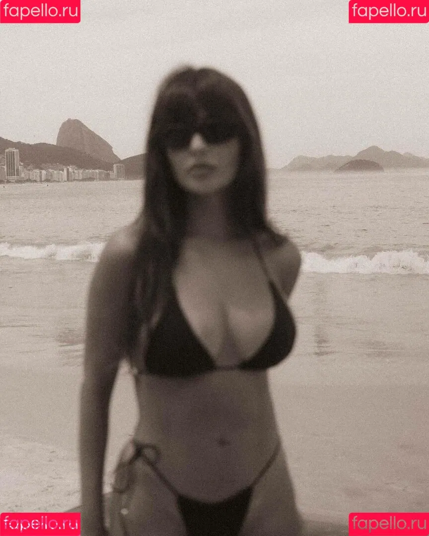Thais Braz Onlyfans Photo Gallery 
