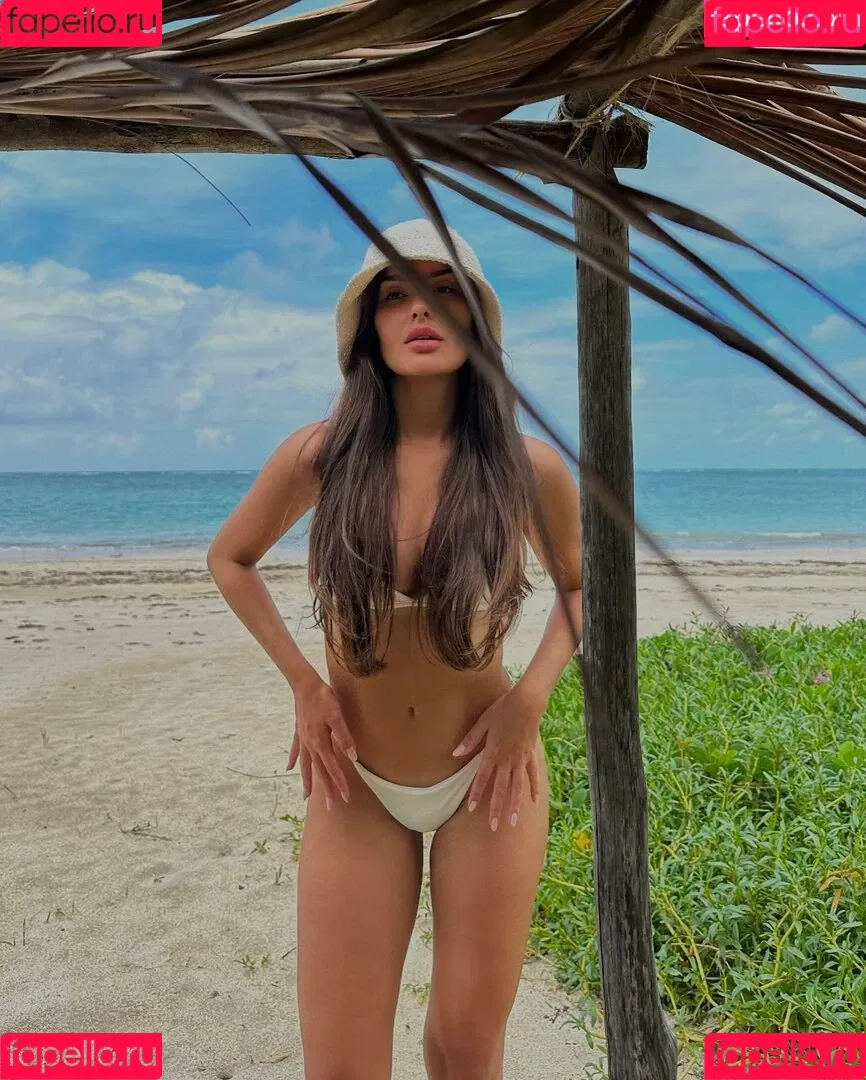 Thais Braz Onlyfans Photo Gallery 