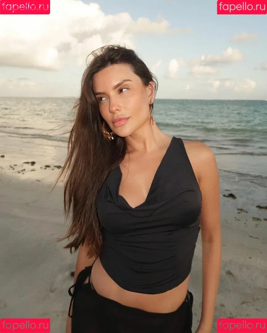 Thais Braz Onlyfans Photo Gallery 