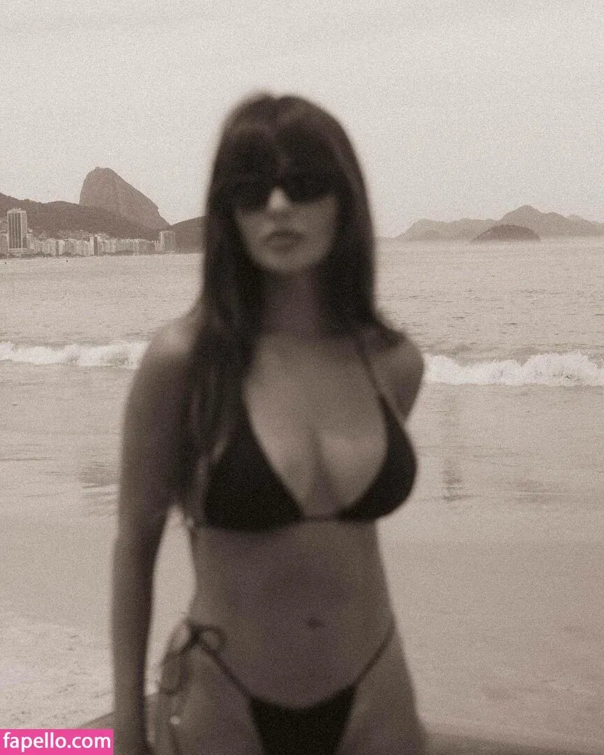 Thais Braz Onlyfans Photo Gallery 