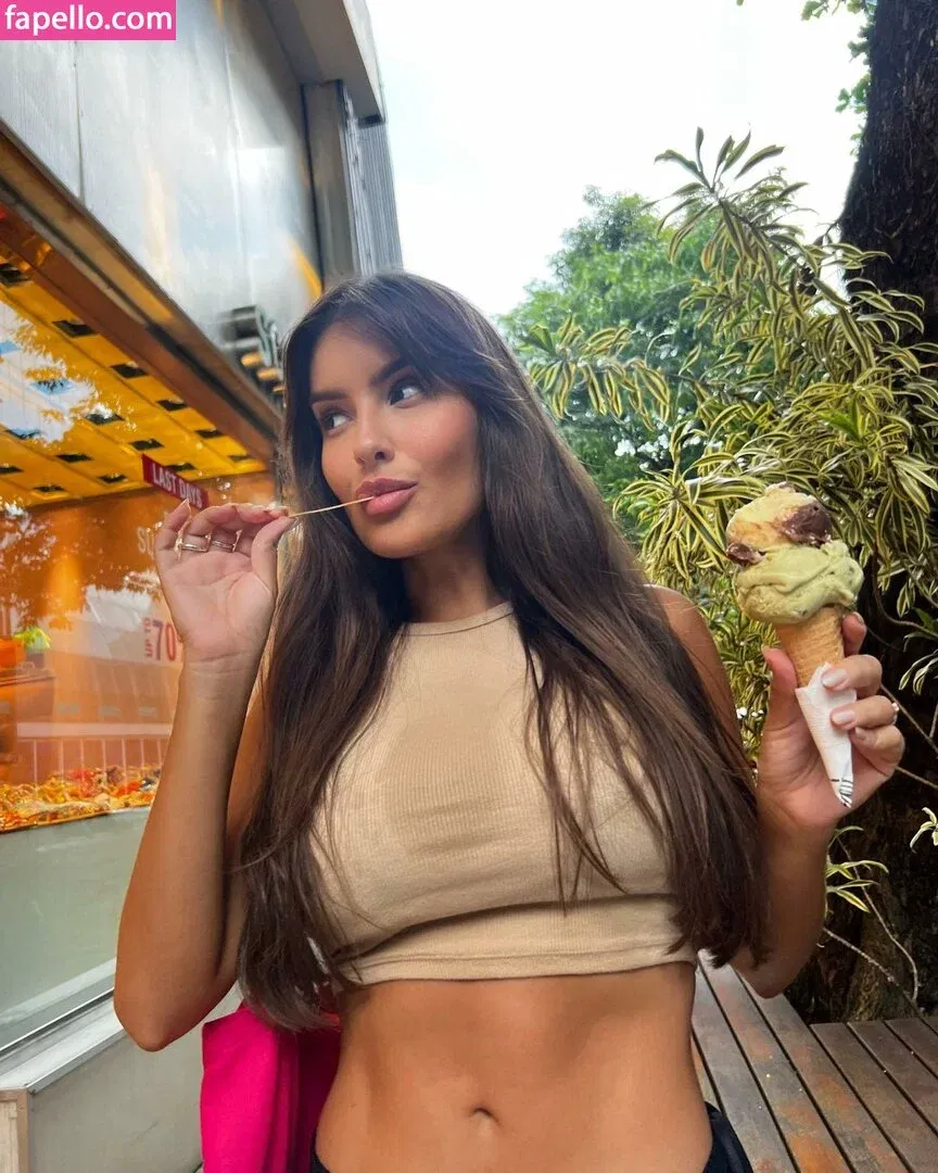 Thais Braz Onlyfans Photo Gallery 