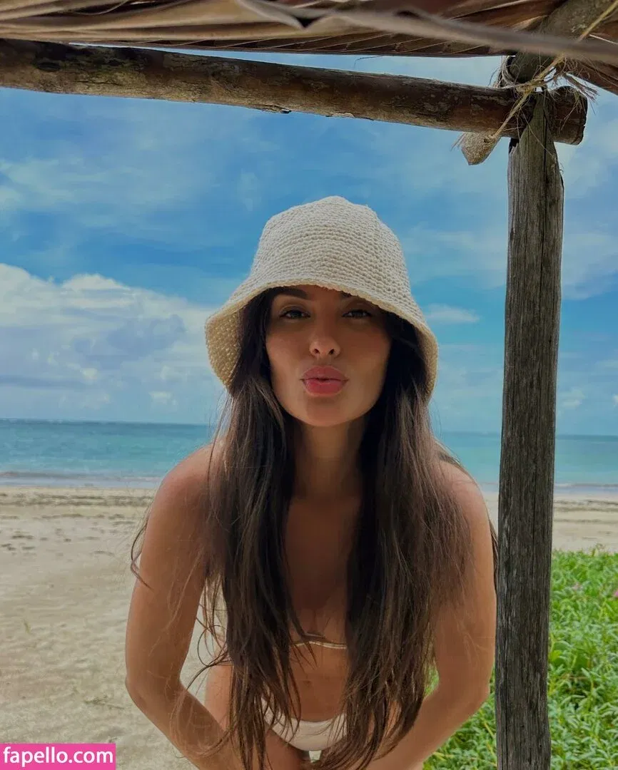 Thais Braz Onlyfans Photo Gallery 