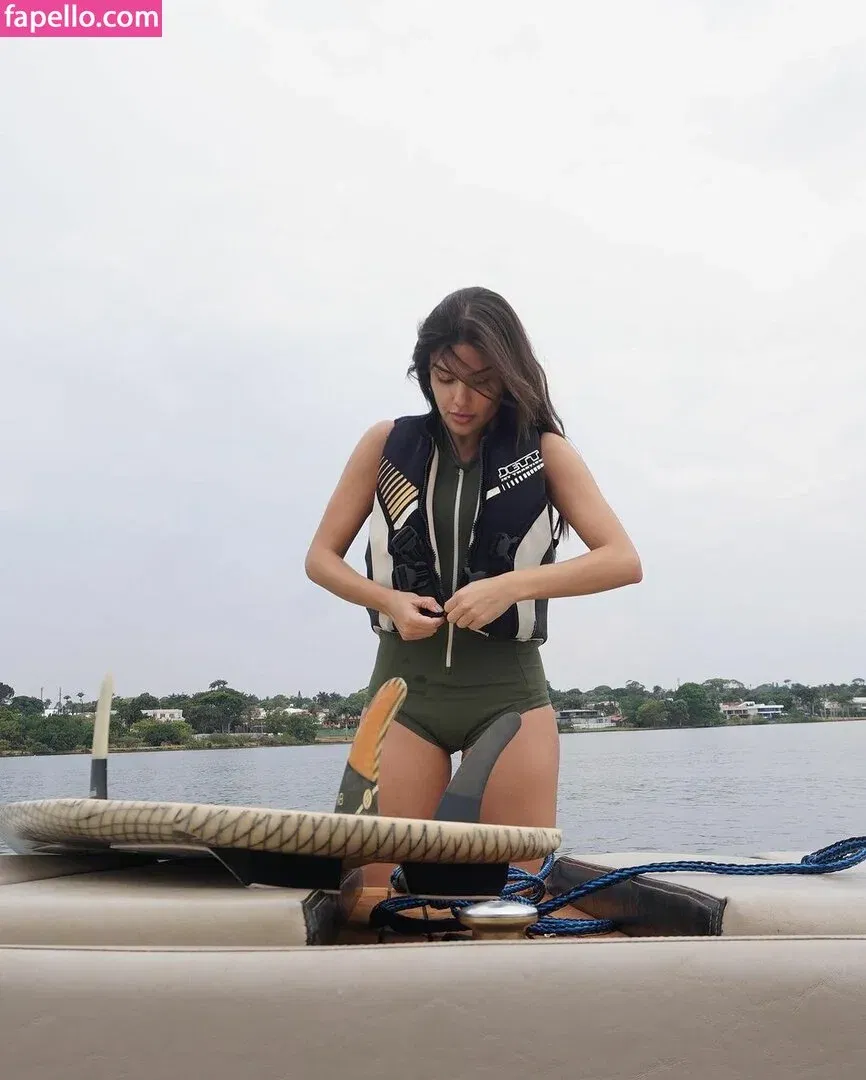 Thais Braz Onlyfans Photo Gallery 