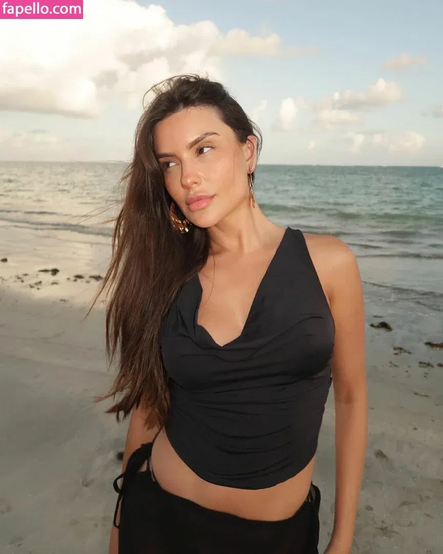 Thais Braz Onlyfans Photo Gallery 