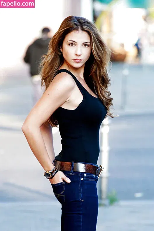 Arzu Bazman Onlyfans Photo Gallery 