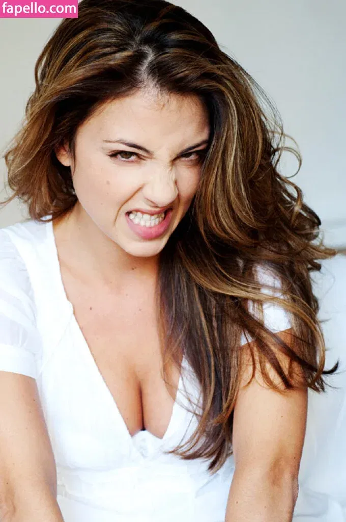 Arzu Bazman Onlyfans Photo Gallery 