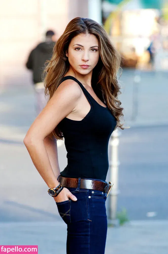 Arzu Bazman Onlyfans Photo Gallery 