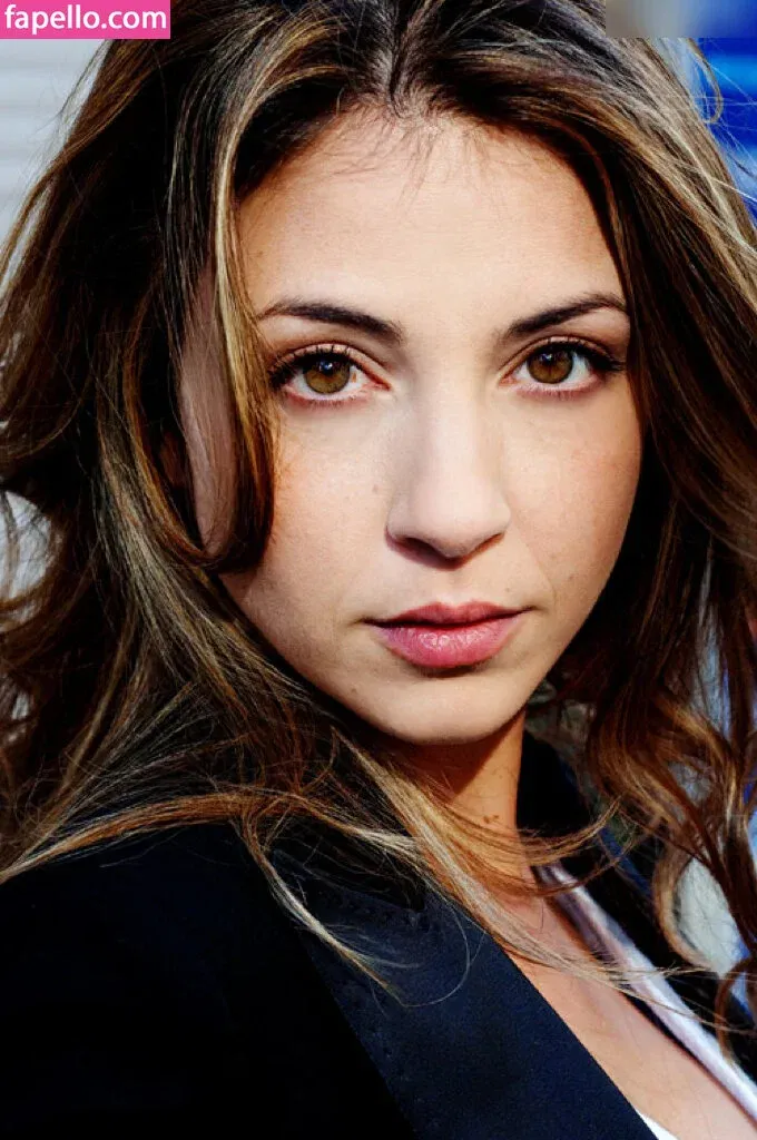 Arzu Bazman Onlyfans Photo Gallery 